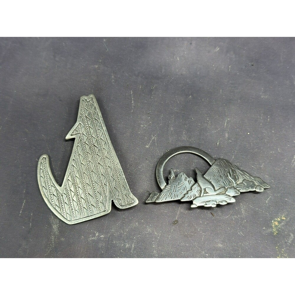JJ 1988 Jonette Jewelry Co Pewter 2 Pins Howling Southwest Desert Cactus